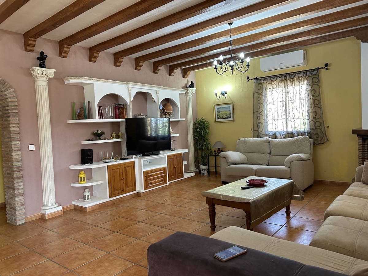 4 bedroom Villa for sale in Nerja with pool garage - € 850,000 (Ref: 4229464)