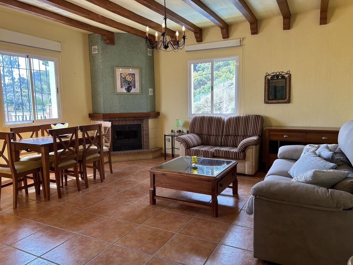 4 bedroom Villa for sale in Nerja with pool garage - € 850,000 (Ref: 4229464)