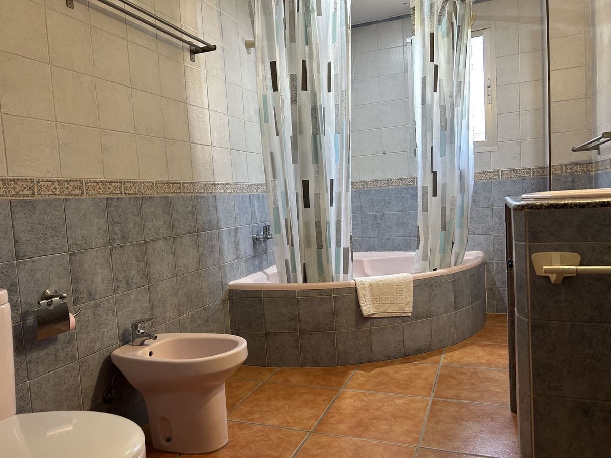 4 bedroom Villa for sale in Nerja with pool garage - € 850,000 (Ref: 4229464)