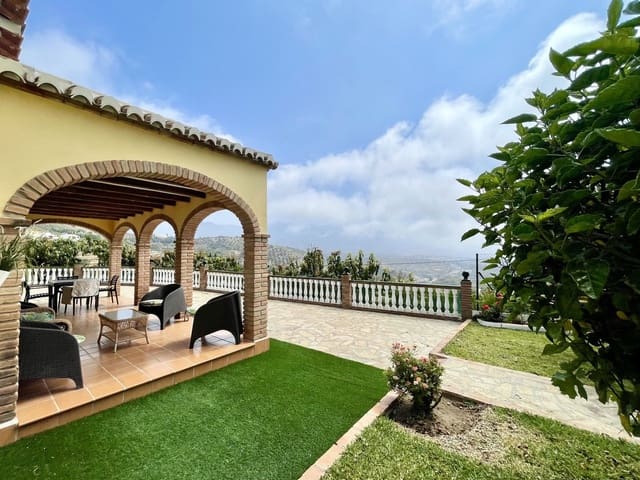 4 soverom Villa til salgs i Nerja med svømmebasseng garasje - € 850 000 (Ref: 4229464)