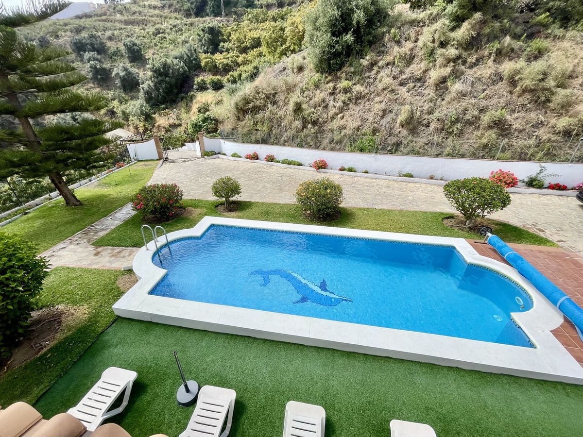 4 bedroom Villa for sale in Nerja with pool garage - € 850,000 (Ref: 4229464)