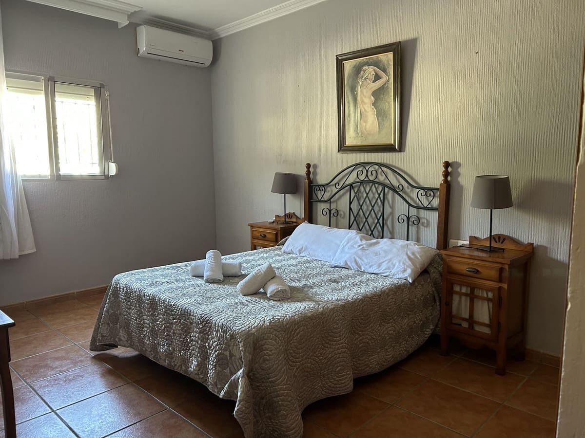 4 bedroom Villa for sale in Nerja with pool garage - € 850,000 (Ref: 4229464)