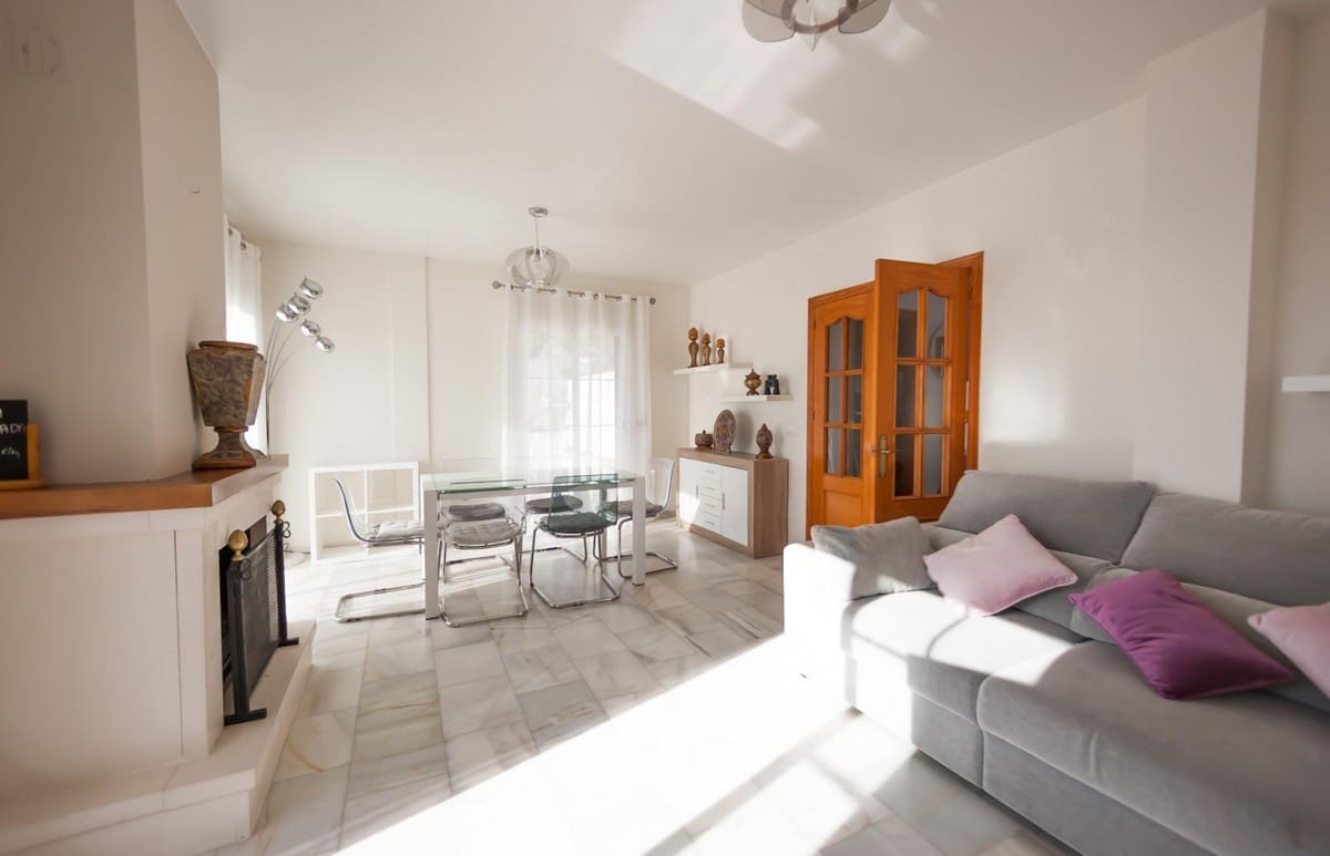 3 sypialnia Dom blizniak na sprzedaż w Frigiliana z basenem garażem - 790 000 € (Ref: 5205483)