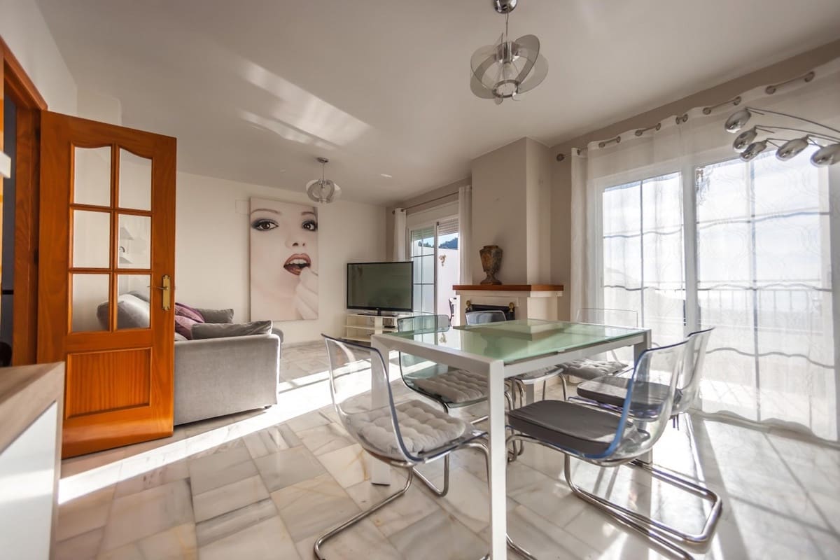 3 soverom Kjedet enebolig til salgs i Frigiliana med svømmebasseng garasje - € 680 000 (Ref: 5205483)