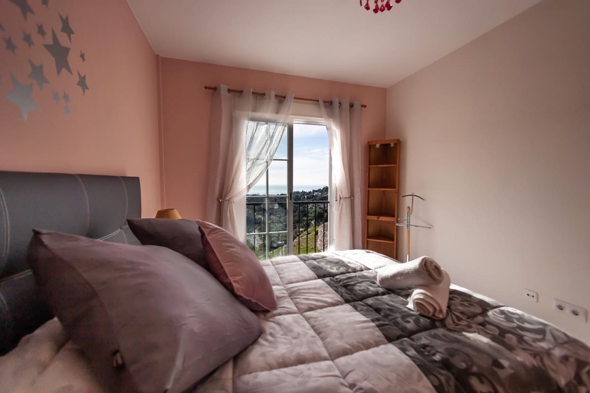 3 soverom Kjedet enebolig til salgs i Frigiliana med svømmebasseng garasje - € 680 000 (Ref: 5205483)