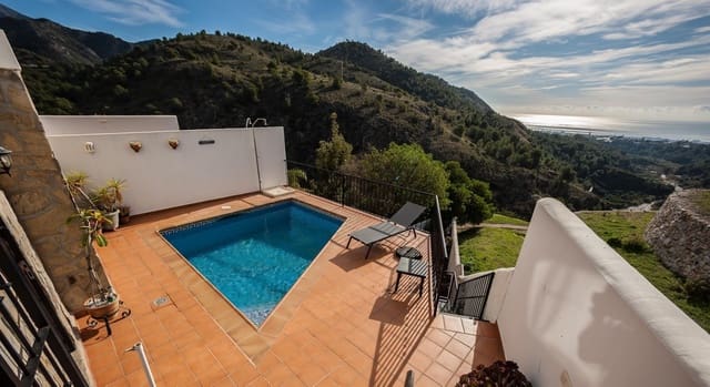 3 slaapkamer Halfvrijstaande villa te koop in Frigiliana met zwembad garage - € 680.000 (Ref: 5205483)
