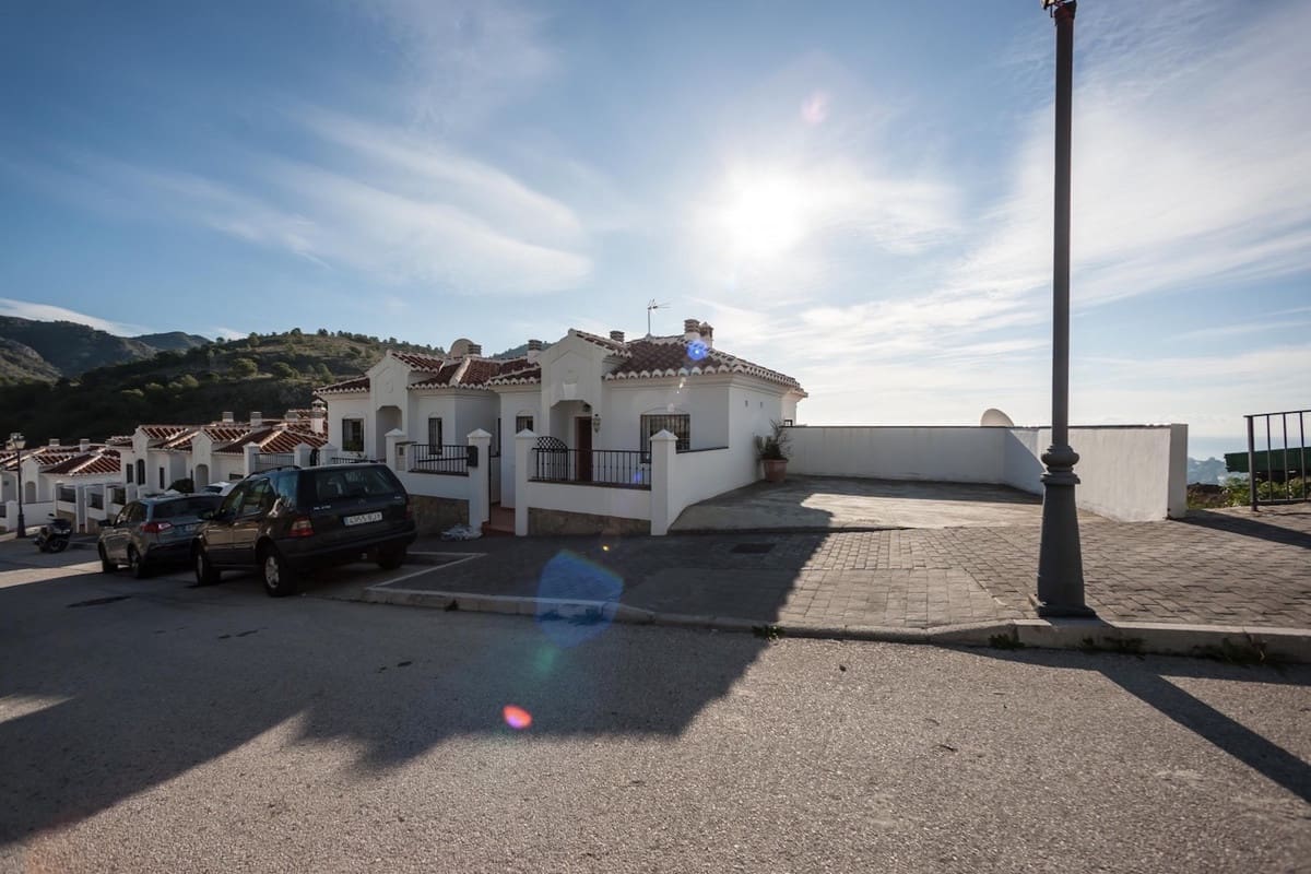 3 bedroom Semi-detached Villa for sale in Frigiliana with pool garage - € 680,000 (Ref: 5205483)