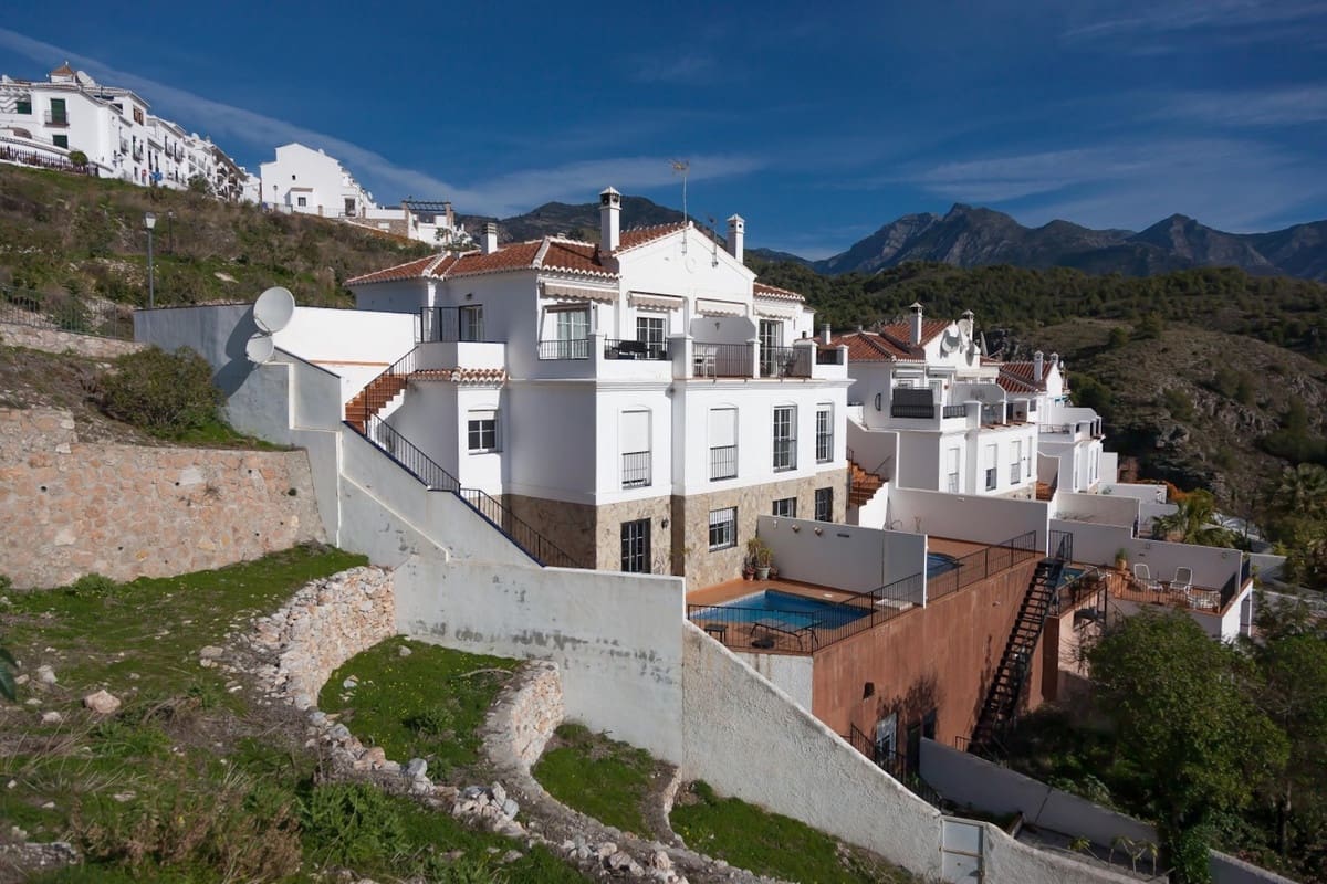 3 bedroom Semi-detached Villa for sale in Frigiliana with pool garage - € 680,000 (Ref: 5205483)