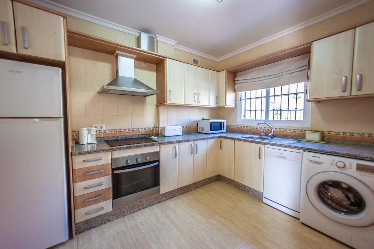 3 slaapkamer Halfvrijstaande villa te koop in Frigiliana met zwembad garage - € 680.000 (Ref: 5205483)