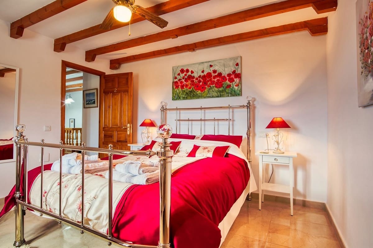 5 bedroom Hotel for sale in Iznate with pool garage - € 545,000 (Ref: 7225055)