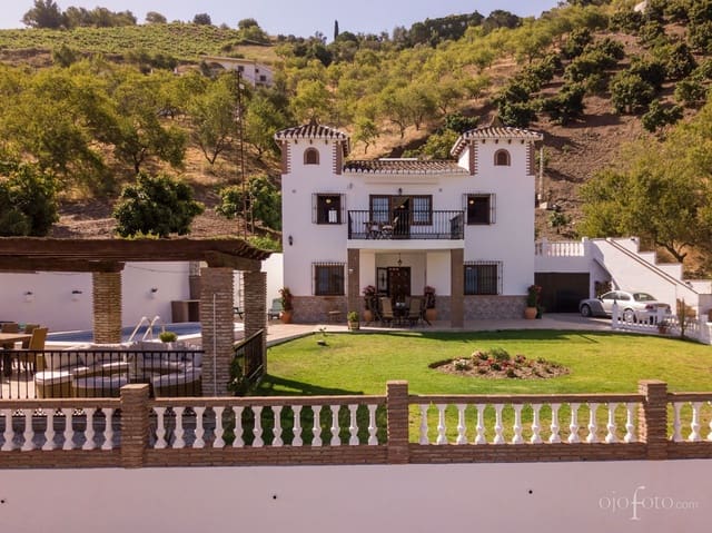 5 bedroom Villa for sale in Iznate with pool garage - € 545,000 (Ref: 7225056)