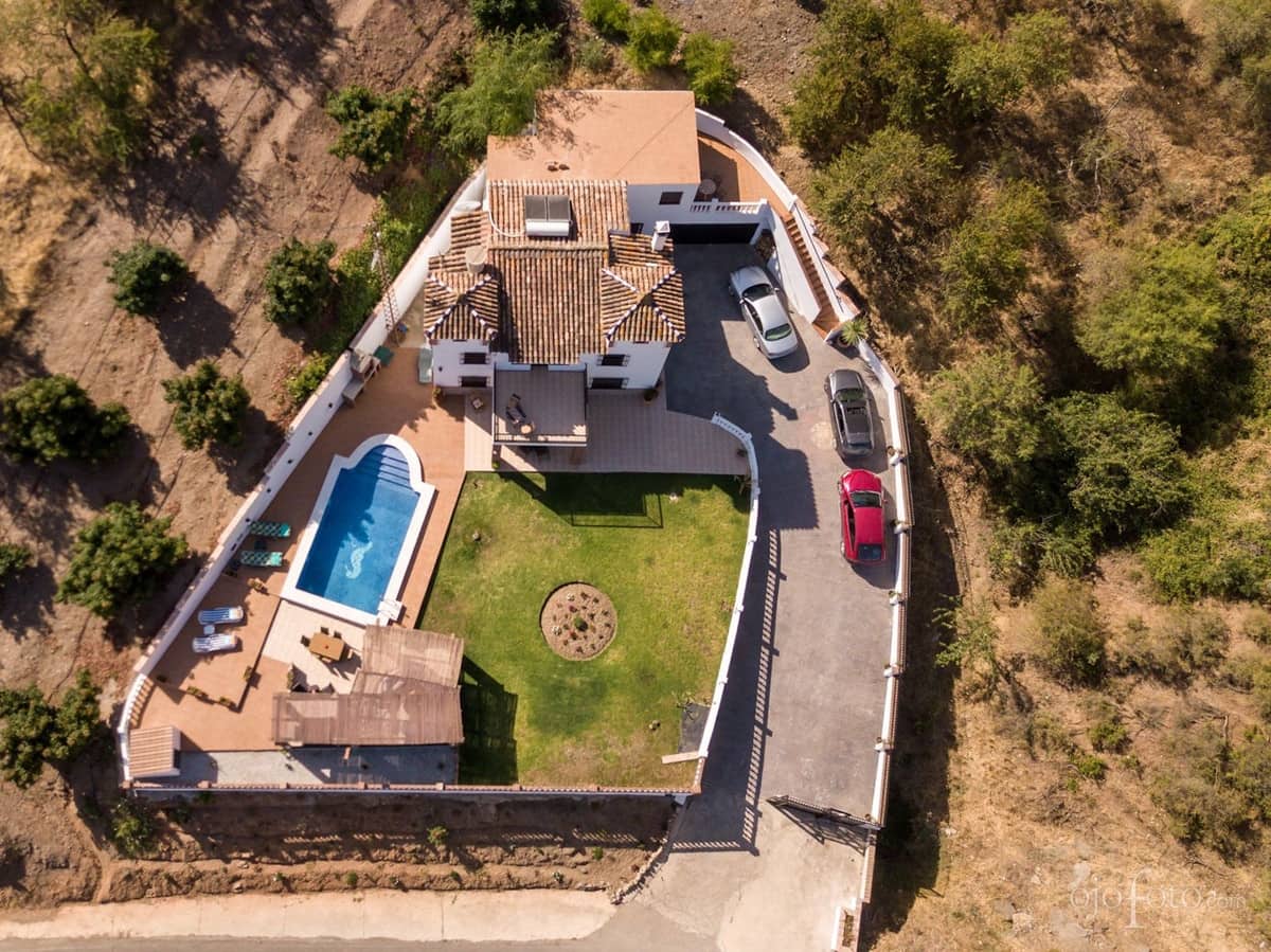 5 quarto Moradia para venda em Iznate com piscina garagem - 545 000 € (Ref: 7225056)