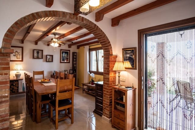 5 sypialnia Willa na sprzedaż w Iznate z basenem garażem - 545 000 € (Ref: 7225056)