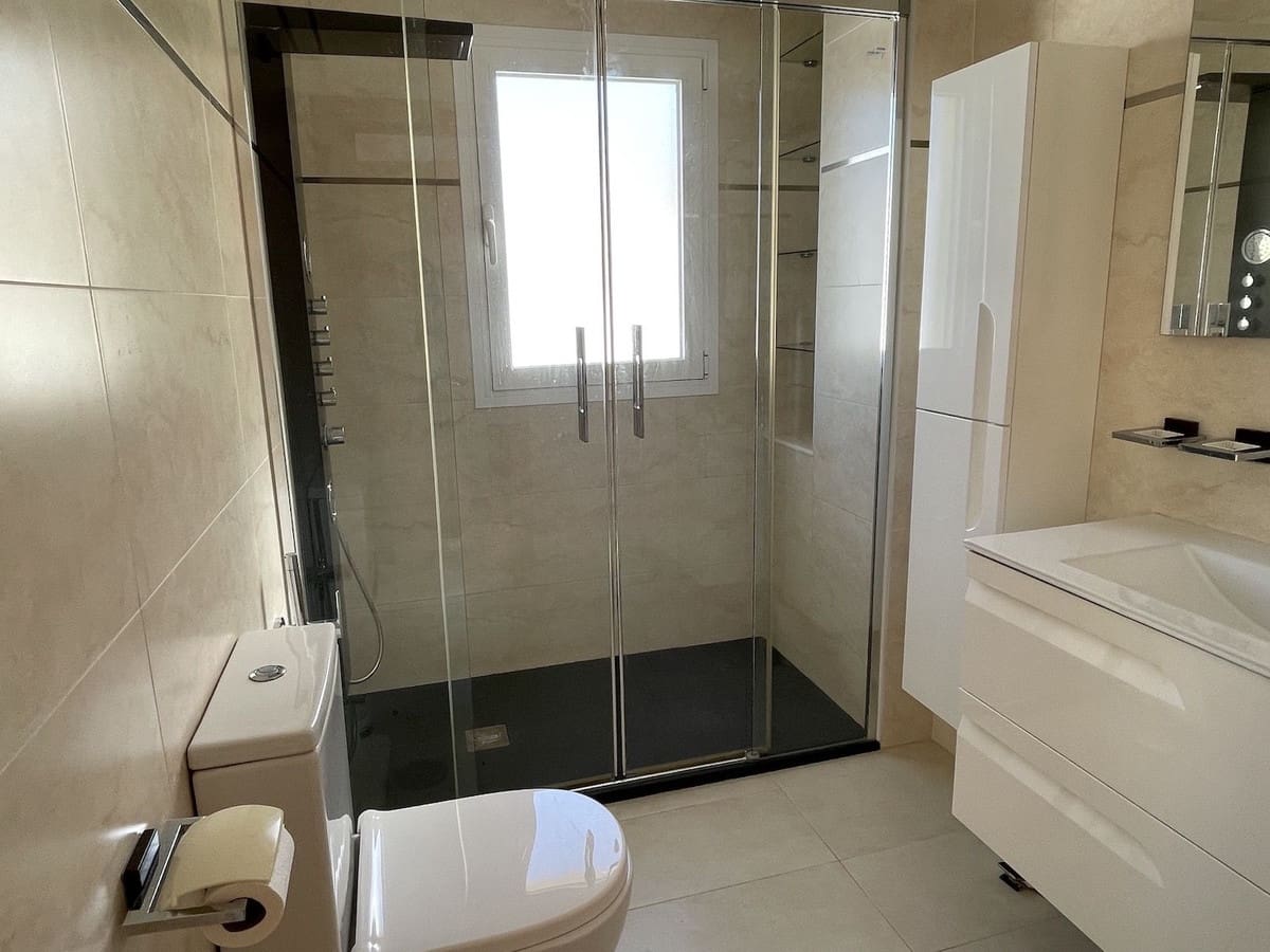 5 bedroom Villa for rent in Torrox-Costa with pool garage - € 2,500 (Ref: 7401098)