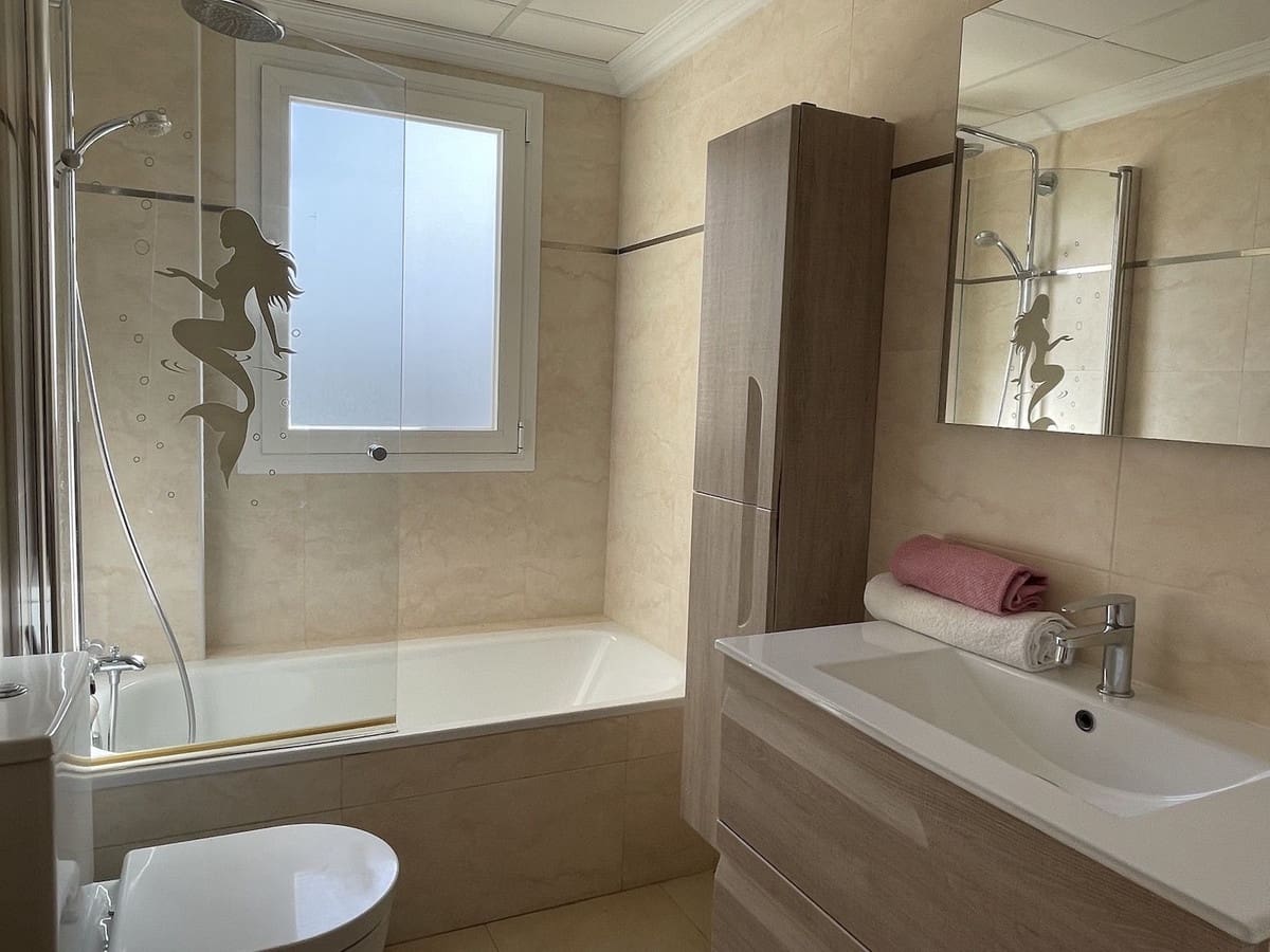 5 bedroom Villa for rent in Torrox-Costa with pool garage - € 2,500 (Ref: 7401098)