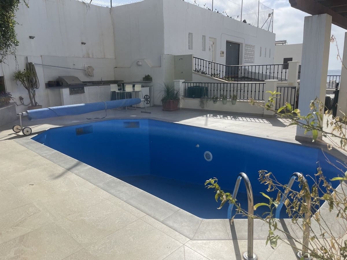 5 bedroom Villa for rent in Torrox-Costa with pool garage - € 2,500 (Ref: 7401098)