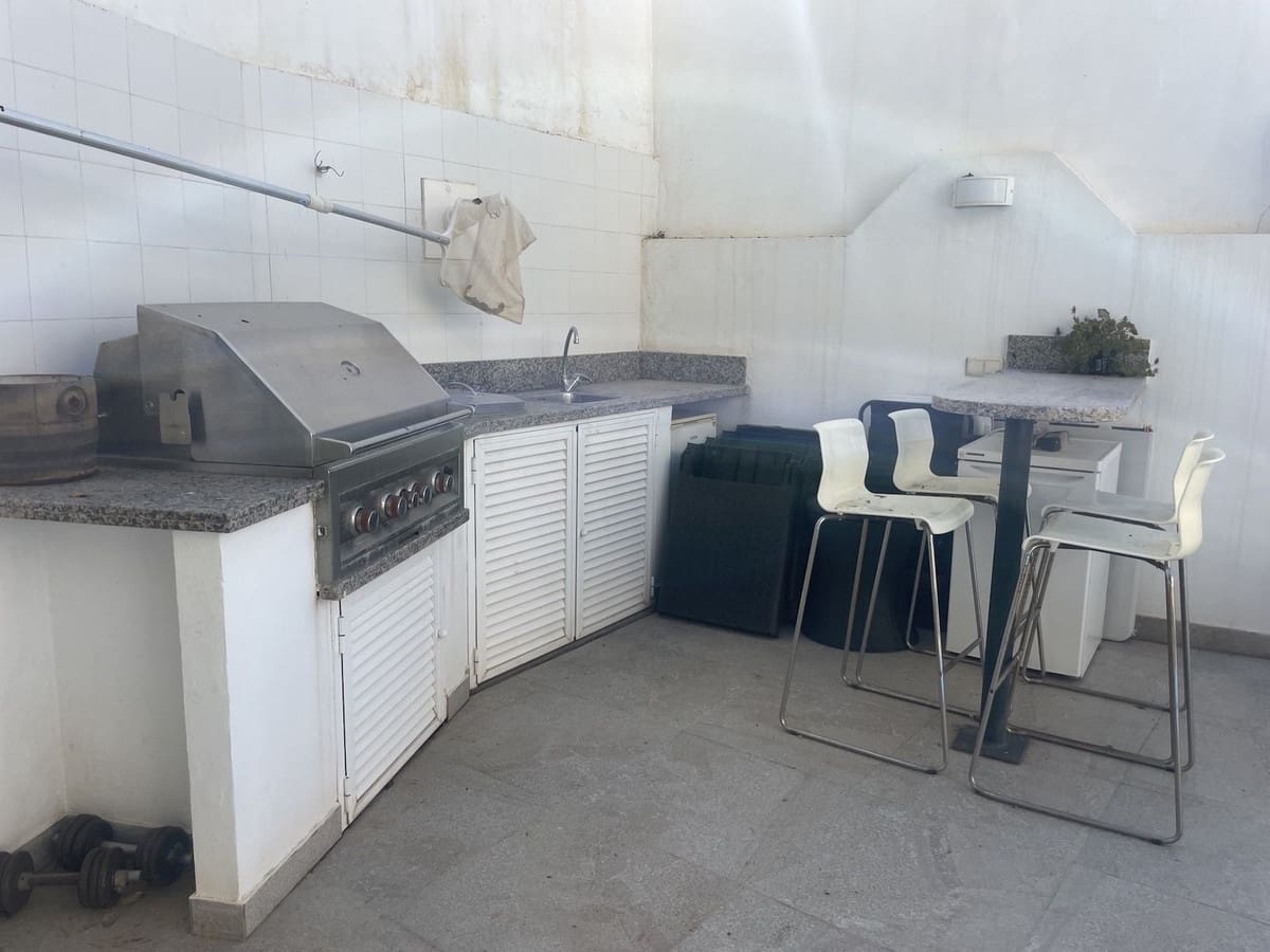 5 bedroom Villa for rent in Torrox-Costa with pool garage - € 2,500 (Ref: 7401098)