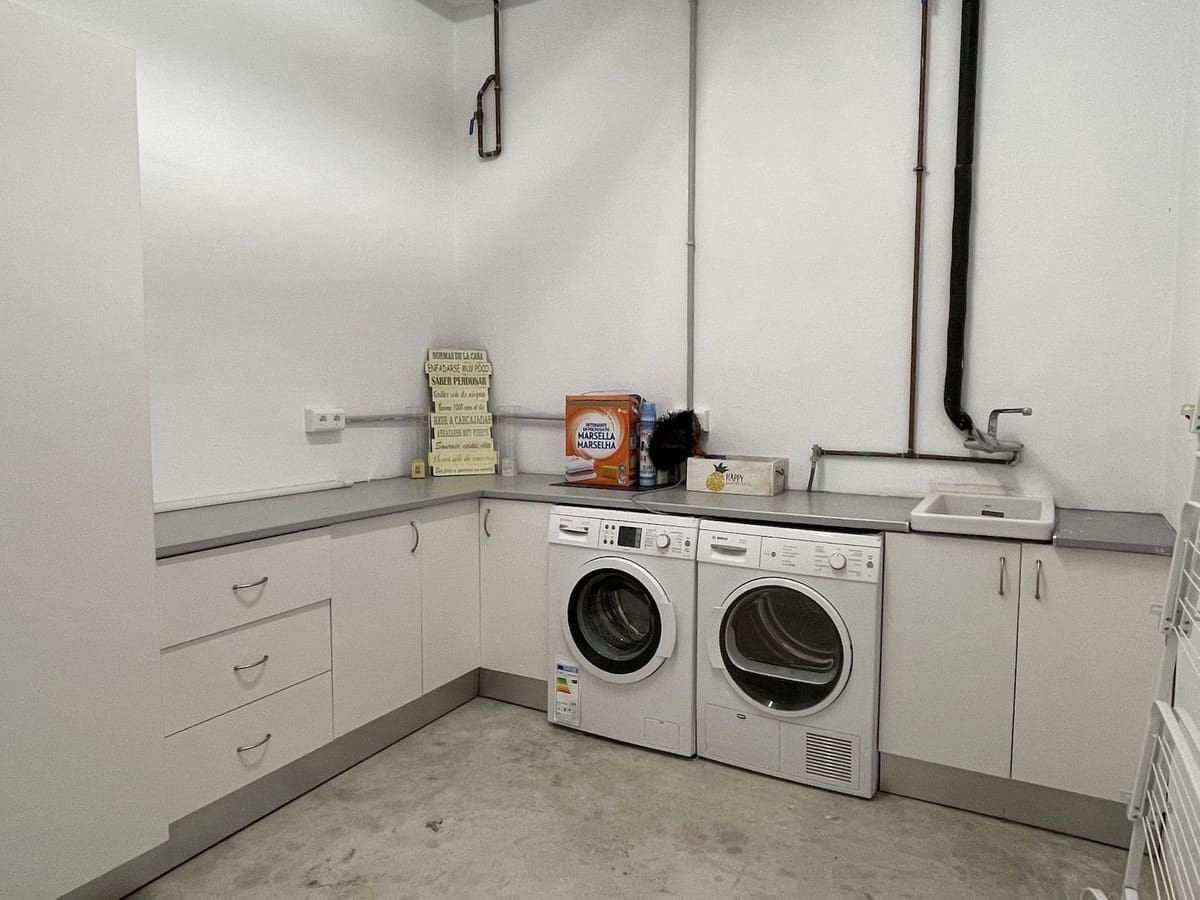 5 bedroom Villa for rent in Torrox-Costa with pool garage - € 2,500 (Ref: 7401098)