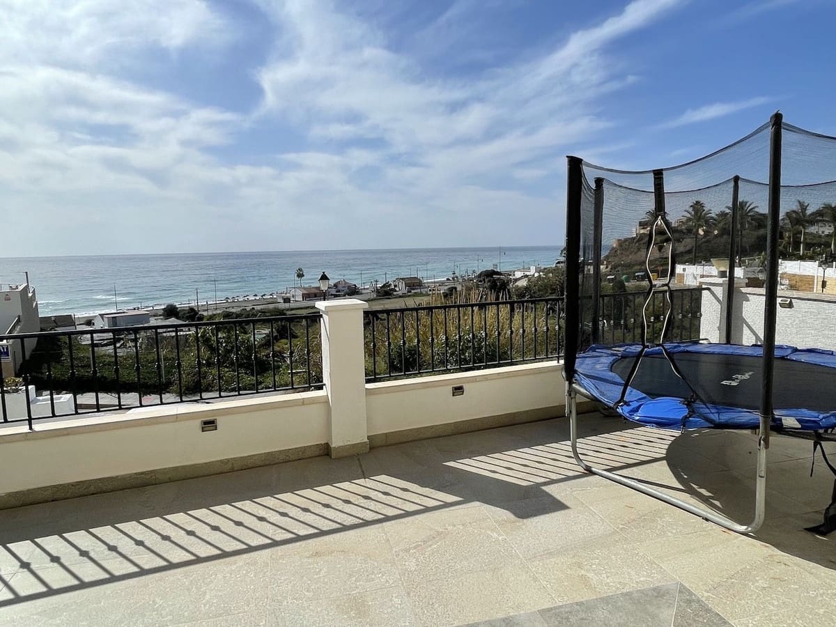 5 bedroom Villa for rent in Torrox-Costa with pool garage - € 2,500 (Ref: 7401098)