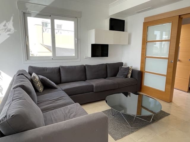 5 soveværelse Villa til leje i Torrox-Costa, Torrox med swimmingpool garage - € 2.500 (Ref: 7401098)