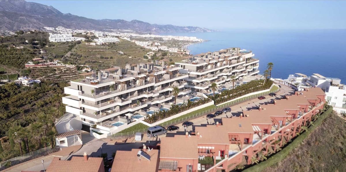 Apartamento de 2 habitaciones en Torrox-Costa en venta con piscina garaje - 499.900 € (Ref: 7410662)