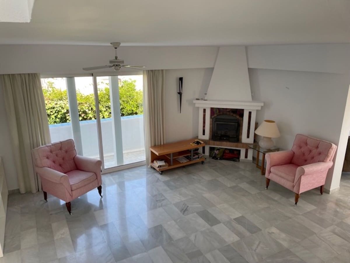 4 bedroom Villa for sale in Nerja with pool - € 699,000 (Ref: 7458683)