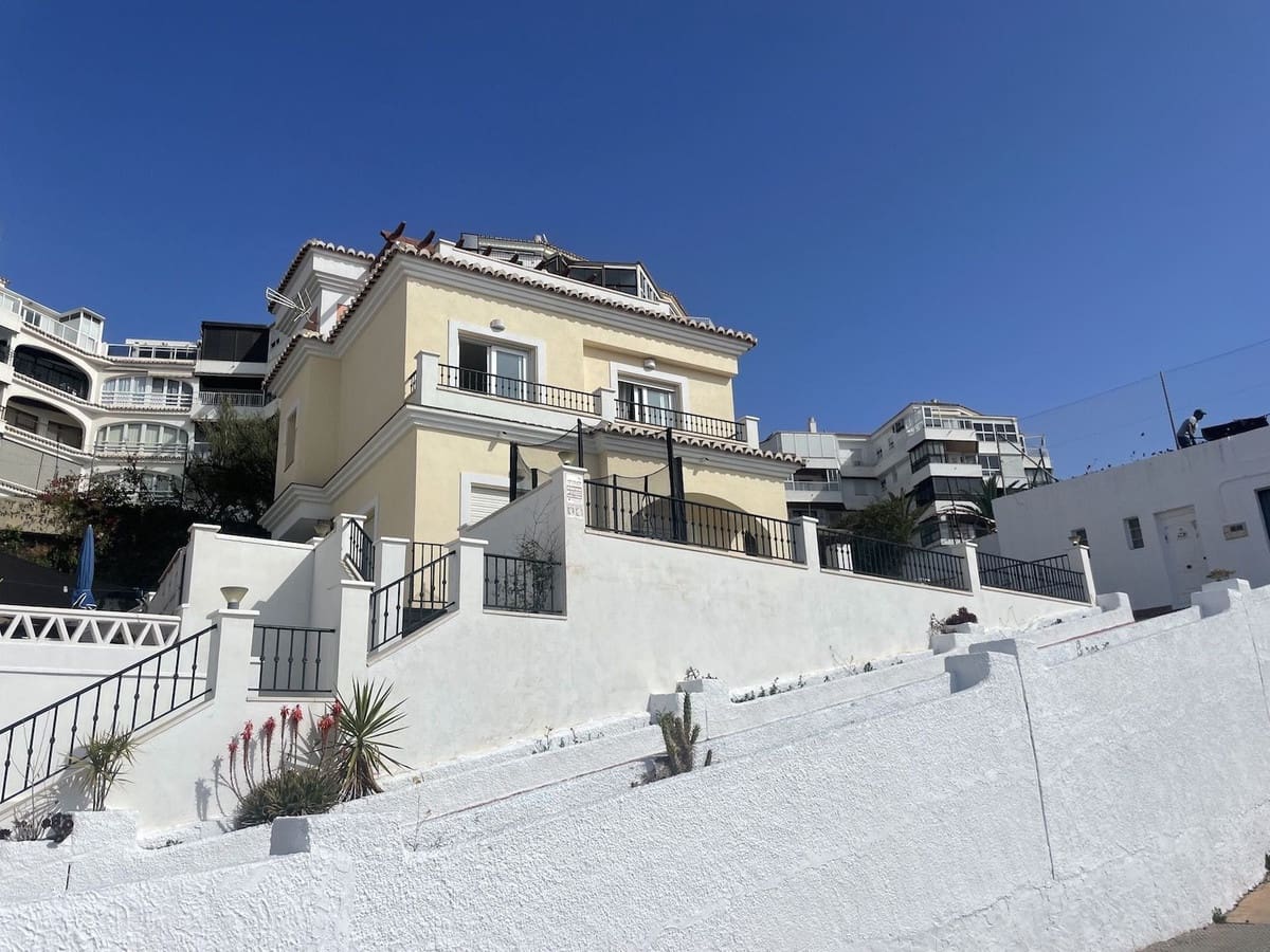 5 sypialnia Willa na sprzedaż w Torrox-Costa z basenem garażem - 650 000 € (Ref: 7627360)