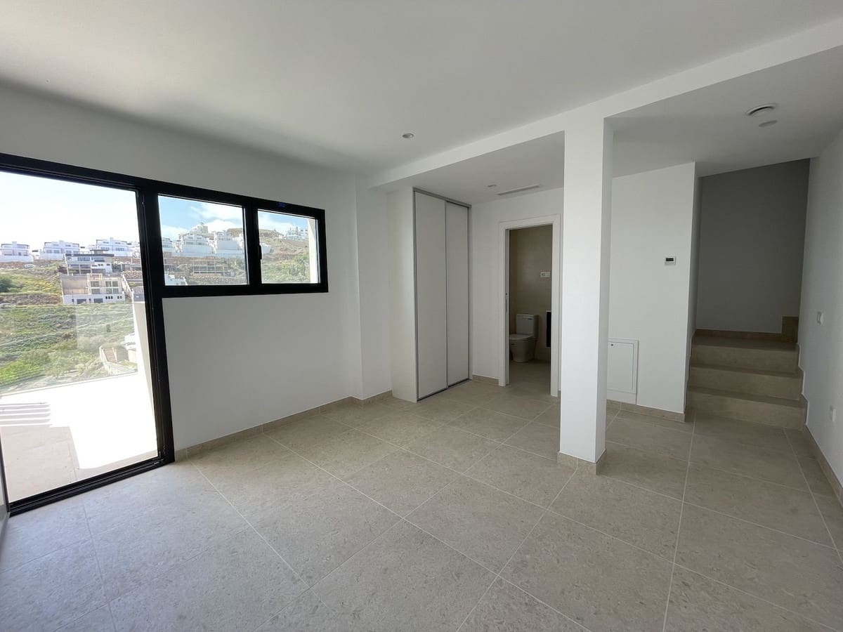 3 soveværelse Byhus til salg i Torrox-Costa med swimmingpool garage - € 565.000 (Ref: 8249994)