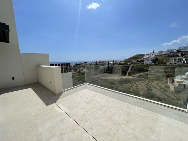 Casa de 3 habitaciones en Torrox-Costa, Torrox en venta con piscina garaje - 565.000 € (Ref: 8249994)