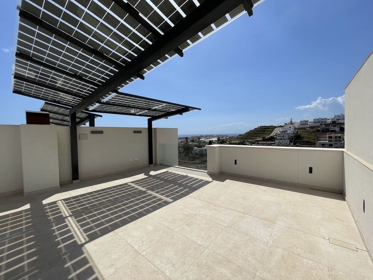 3 soveværelse Byhus til salg i Torrox-Costa med swimmingpool garage - € 565.000 (Ref: 8249994)