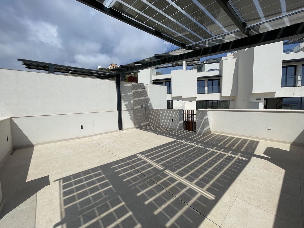 3 soveværelse Byhus til salg i Torrox-Costa med swimmingpool garage - € 565.000 (Ref: 8249994)