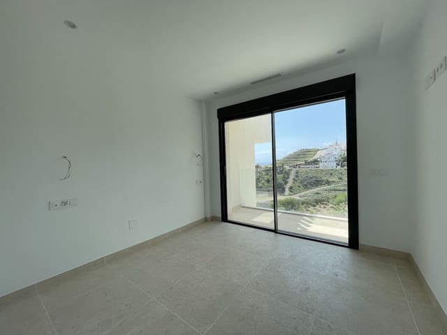 3 soverom Hus til salgs i Torrox-Costa, Torrox med svømmebasseng garasje - € 565 000 (Ref: 8249994)