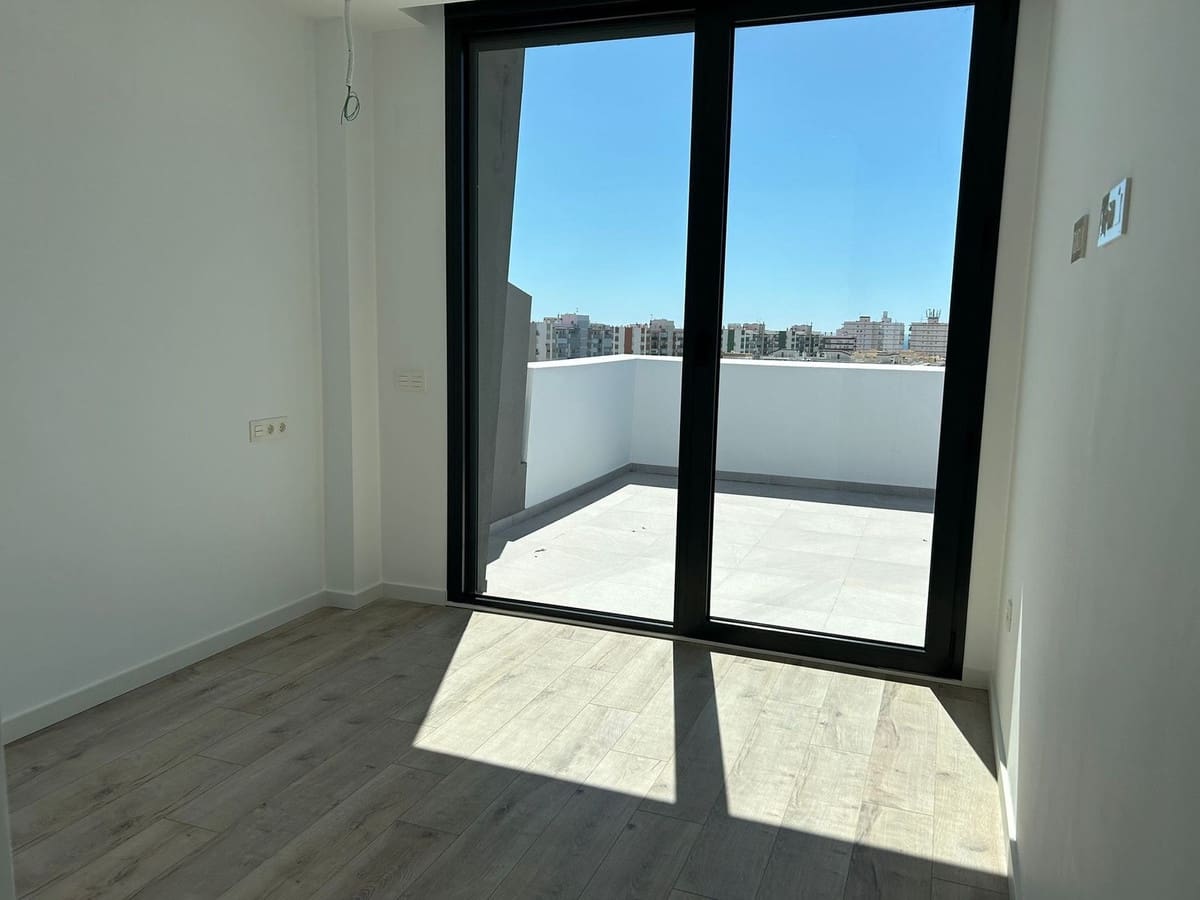 3 soveværelse Semi-Rækkehus til salg i Torre del Mar med swimmingpool garage - € 549.900 (Ref: 8333109)