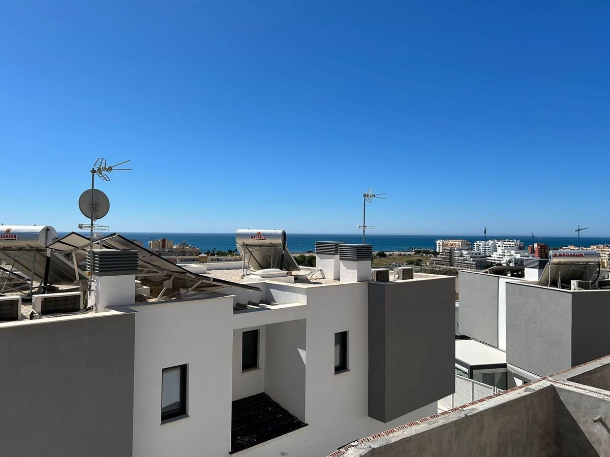 3 soveværelse Semi-Rækkehus til salg i Torre del Mar med swimmingpool garage - € 549.900 (Ref: 8333109)
