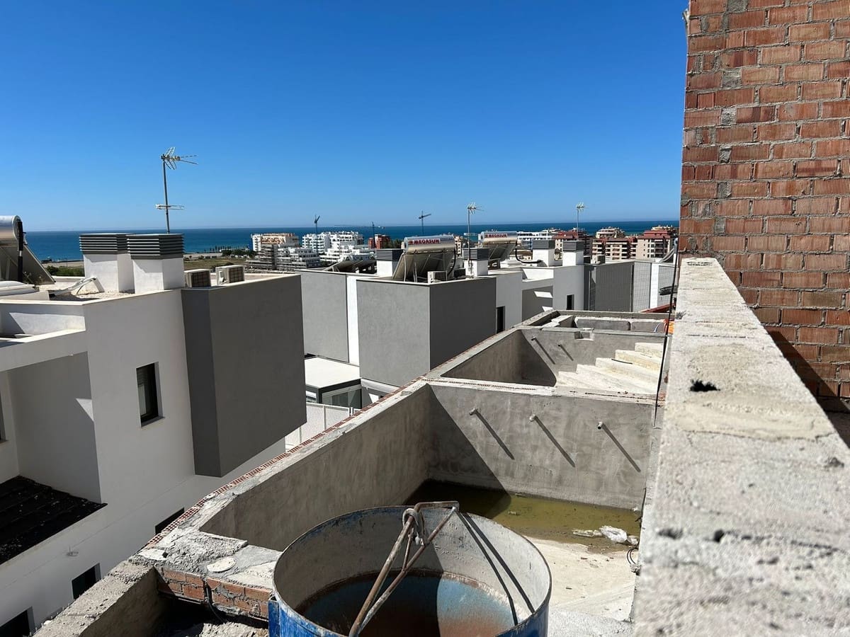 3 soveværelse Semi-Rækkehus til salg i Torre del Mar med swimmingpool garage - € 549.900 (Ref: 8333109)