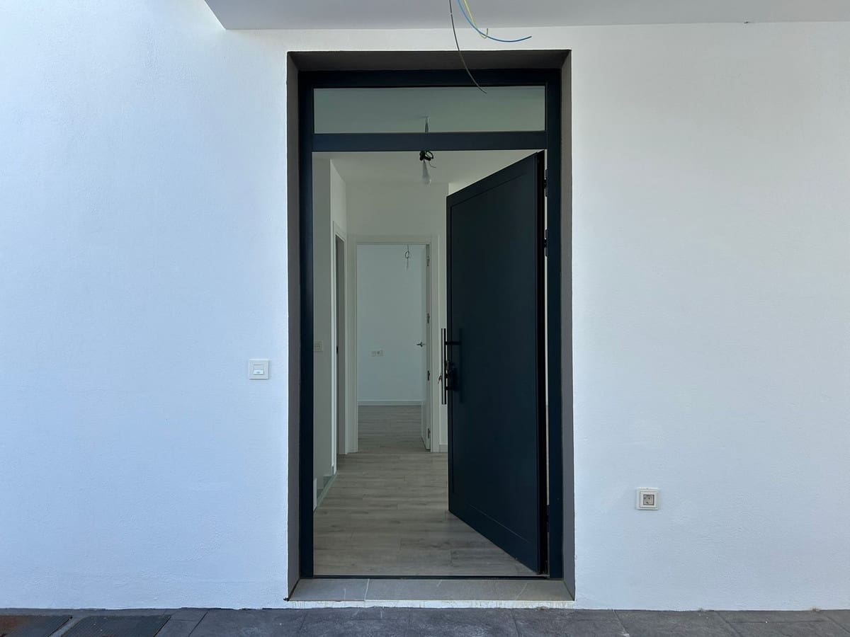 3 soveværelse Semi-Rækkehus til salg i Torre del Mar med swimmingpool garage - € 549.900 (Ref: 8333109)