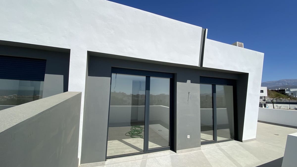 3 soveværelse Semi-Rækkehus til salg i Torre del Mar med swimmingpool garage - € 549.900 (Ref: 8333109)