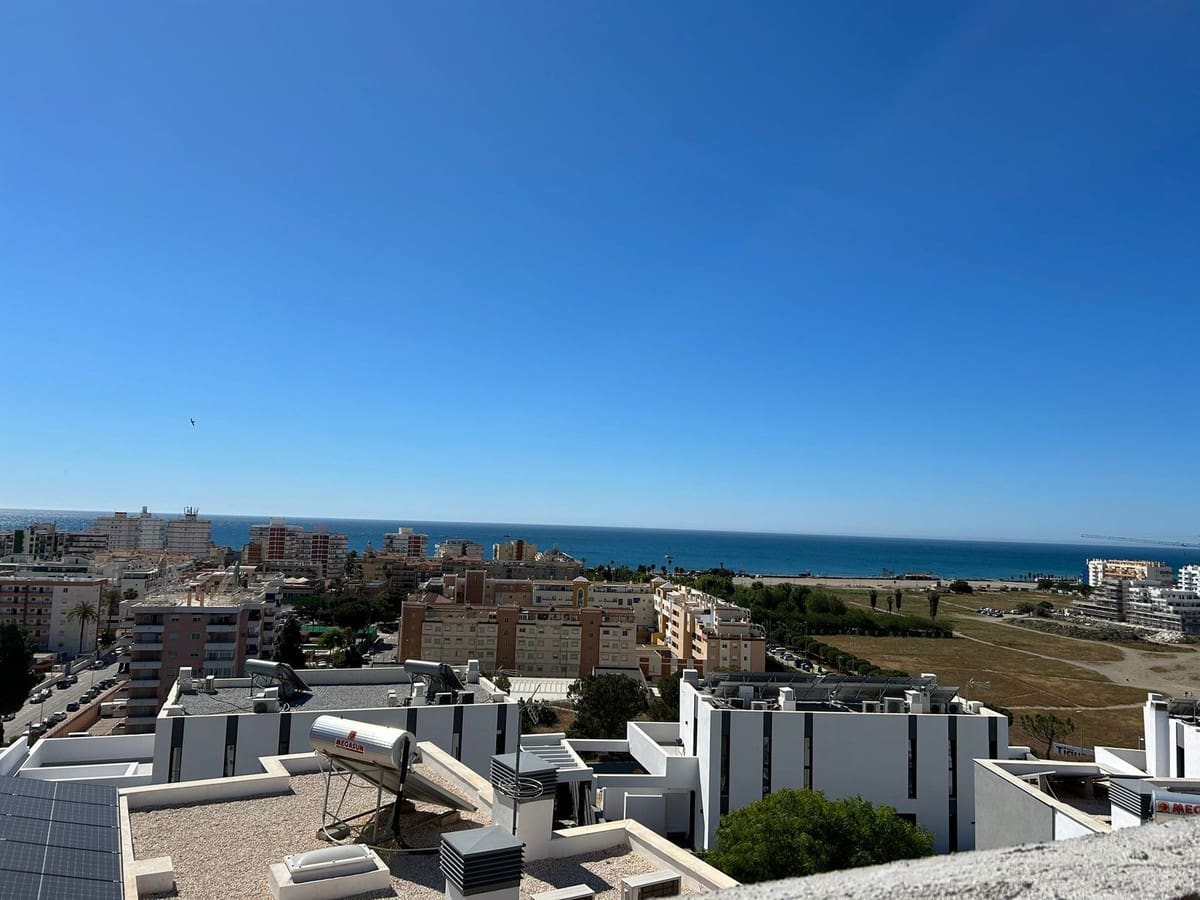 3 soveværelse Semi-Rækkehus til salg i Torre del Mar med swimmingpool garage - € 549.900 (Ref: 8333109)