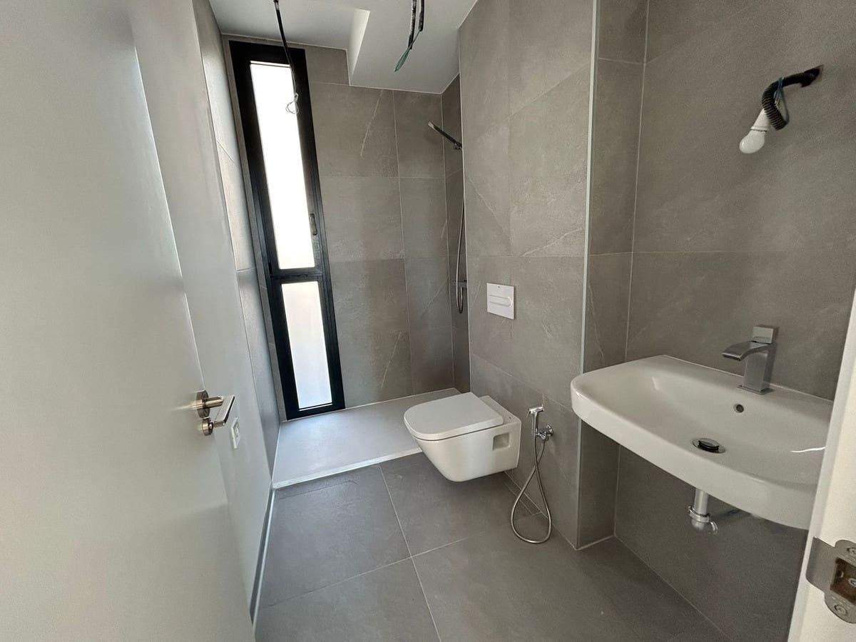 3 soveværelse Semi-Rækkehus til salg i Torre del Mar med swimmingpool garage - € 549.900 (Ref: 8333109)