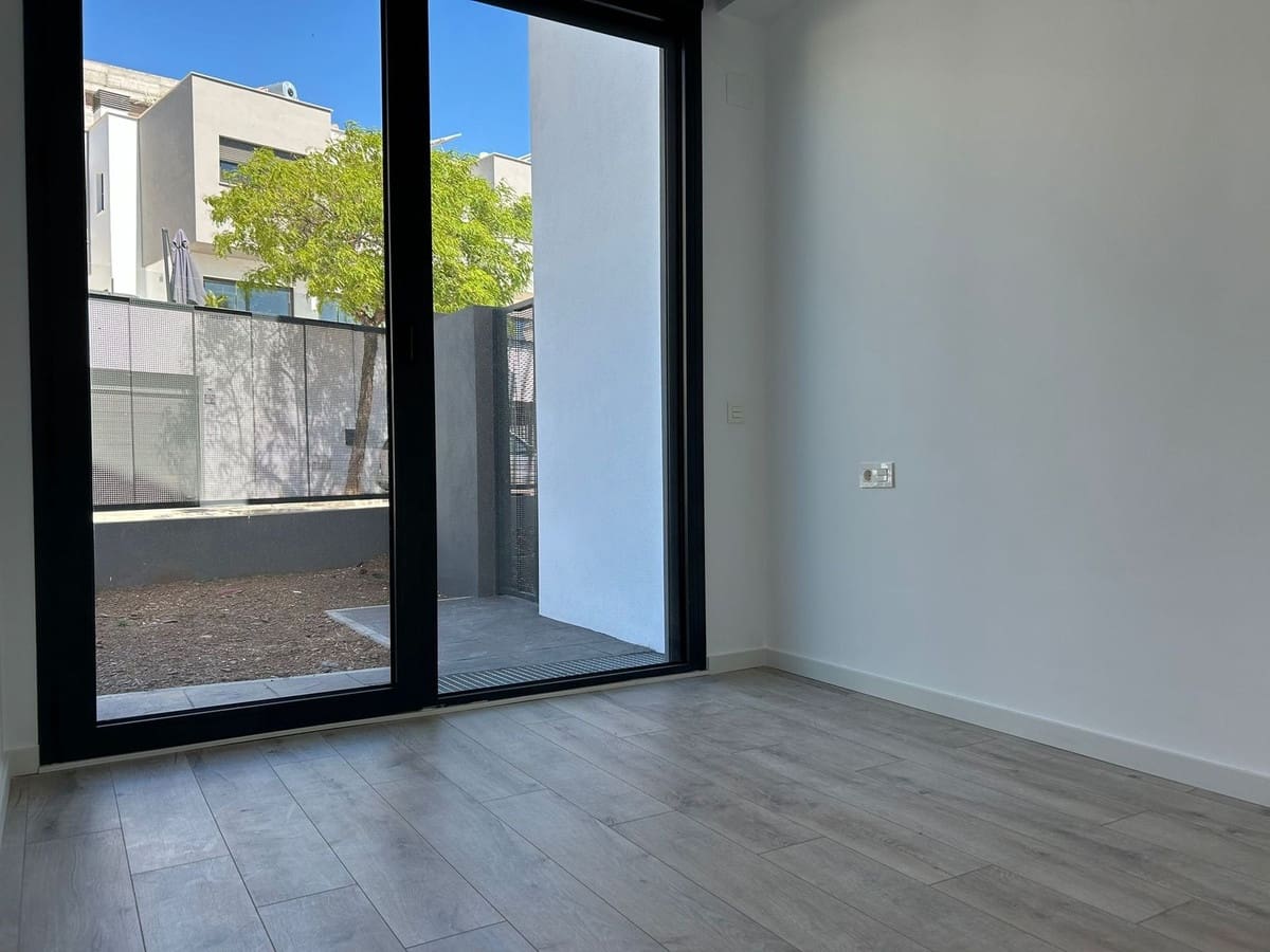 3 soveværelse Semi-Rækkehus til salg i Torre del Mar med swimmingpool garage - € 549.900 (Ref: 8333109)