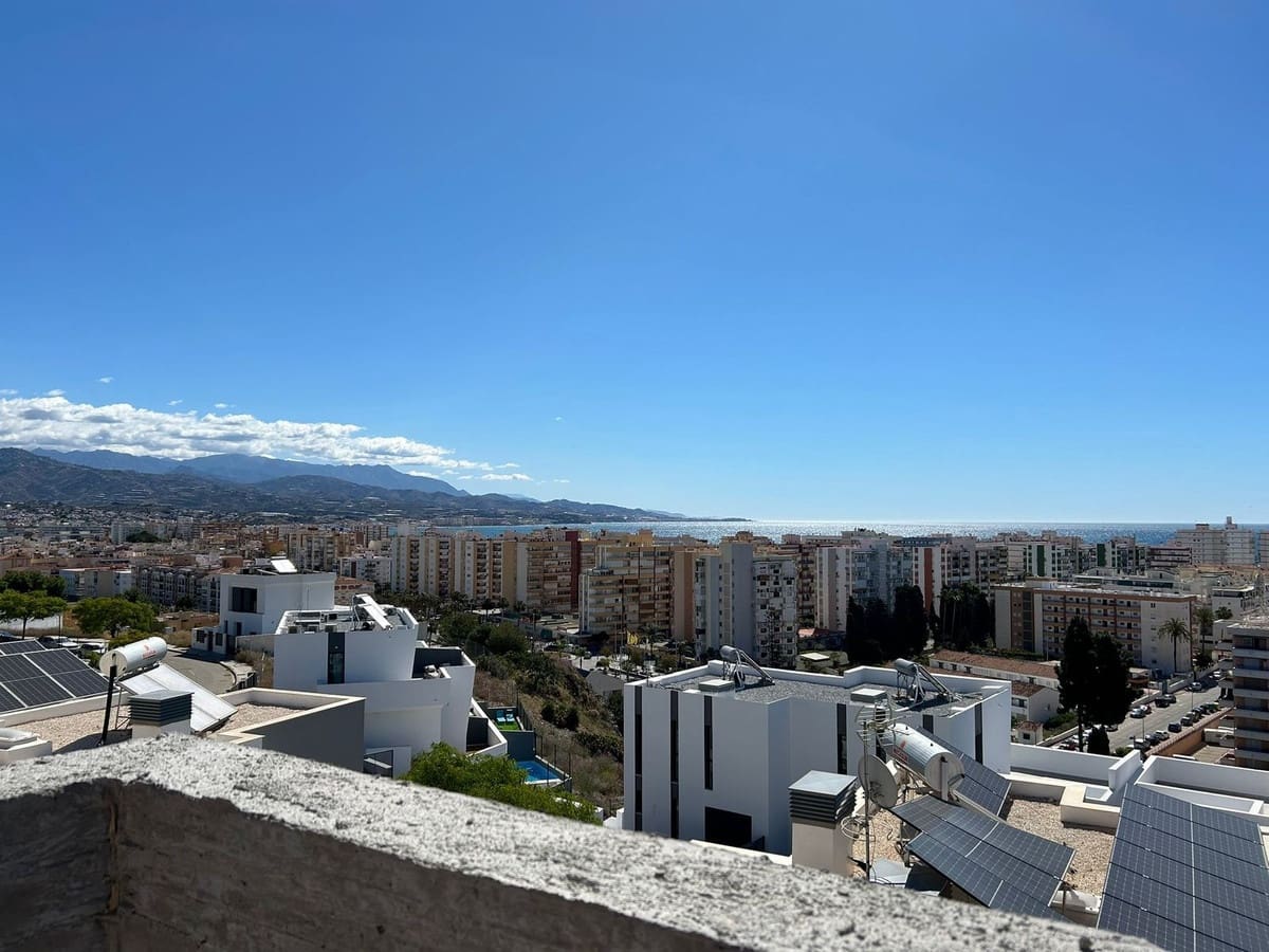 3 soveværelse Semi-Rækkehus til salg i Torre del Mar med swimmingpool garage - € 549.900 (Ref: 8333109)