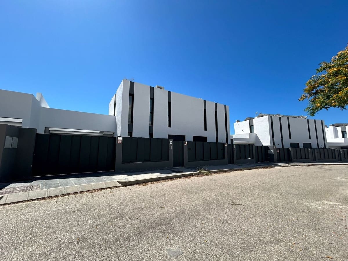 3 soveværelse Semi-Rækkehus til salg i Torre del Mar med swimmingpool garage - € 549.900 (Ref: 8333109)