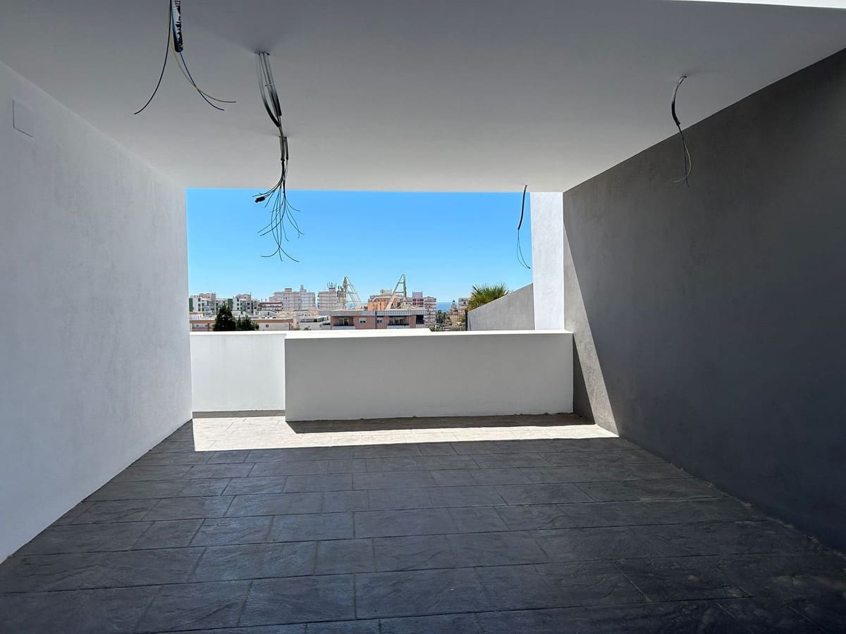 3 soveværelse Semi-Rækkehus til salg i Torre del Mar med swimmingpool garage - € 549.900 (Ref: 8333109)