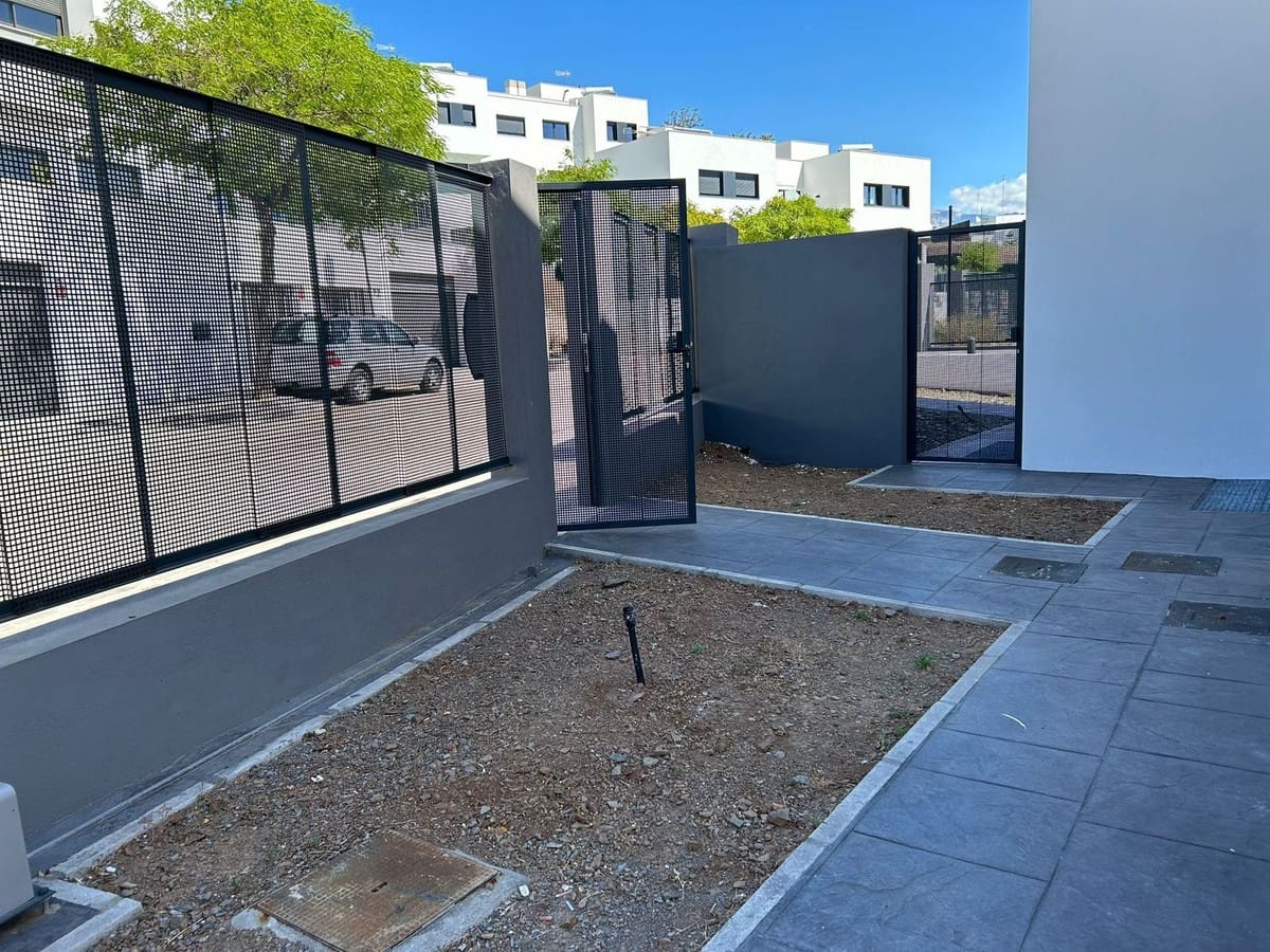 3 soveværelse Semi-Rækkehus til salg i Torre del Mar med swimmingpool garage - € 549.900 (Ref: 8333109)