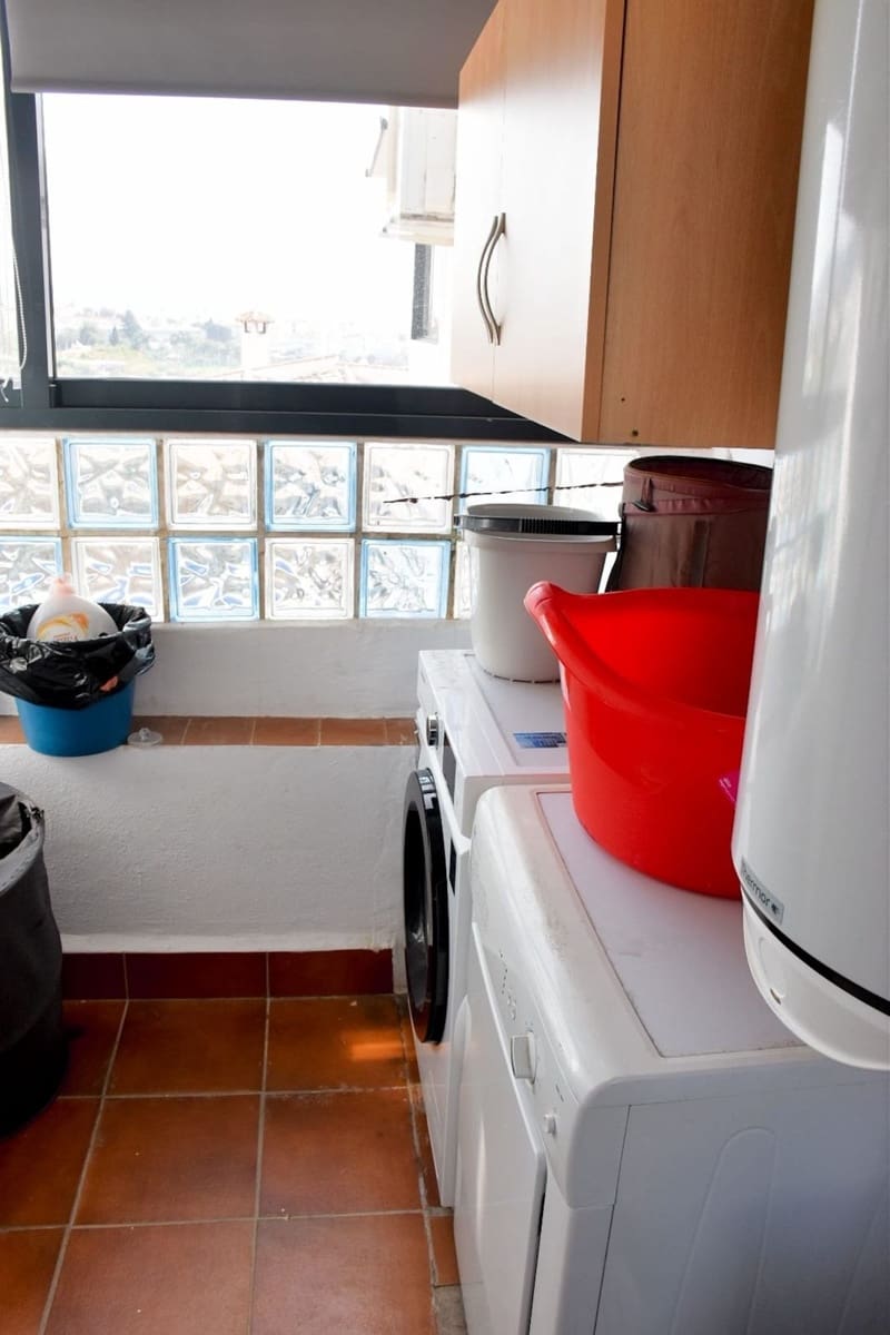 3 soveværelse Villa til salg i Nerja med swimmingpool garage - € 610.000 (Ref: 8375115)