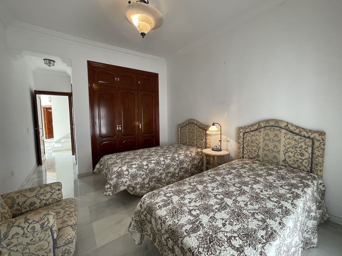 4 soveværelse Byhus til salg i Nerja - € 2.200.000 (Ref: 8458999)