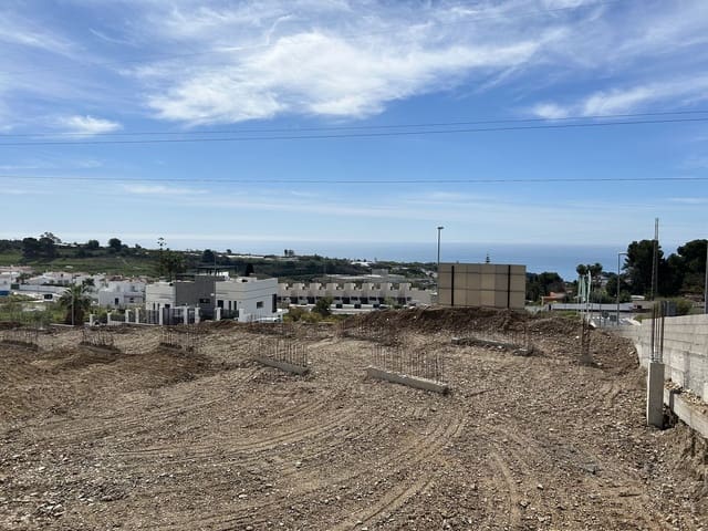 3 sypialnia Dom na sprzedaż w Nerja z basenem garażem - 550 000 € (Ref: 8512514)