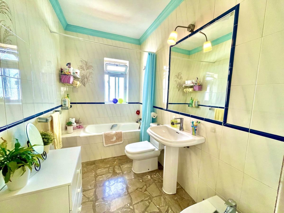 5 soveværelse Villa til salg i Nerja med garage - € 789.000 (Ref: 8572736)