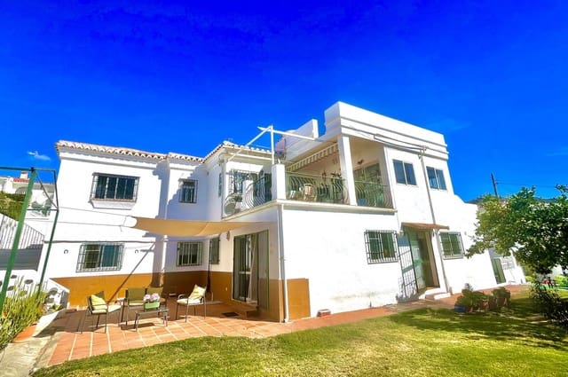 Chalet de 5 habitaciones en Nerja en venta con garaje - 789.000 € (Ref: 8572736)
