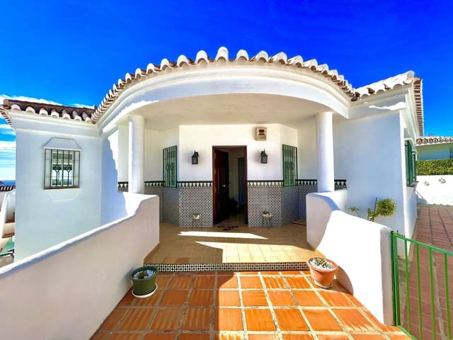 Chalet de 5 habitaciones en Nerja en venta con garaje - 789.000 € (Ref: 8572736)